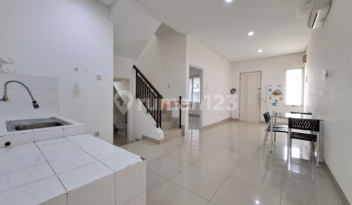 5 Menit ke Puri Indah Mall & Tunas Muda Kedoya, Disewa Rumah Puri Mansion Hawaii Fasilitas Kolam Renang, Kids Playground, Basket Court, Tennis Court 5 Menit ke Puri Indah Mall & Tunas Muda Kedoya, Disewa Rumah Puri Mansion Hawaii Fasilitas Kolam Renang, Kids Playground, Basket Court, Tennis Court