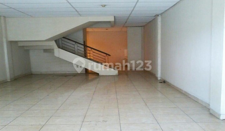For Rent Minimum 2 Years 2-Storey Shop House 128M in Taman Surya Kalideres - Near Daan Mogot Mall &amp; Soekarno Hatta Airport, Busy Culinary and Strategic Area. 2