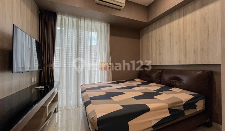 Fully Furnished Luxury, Swimming Pool Facilities, Club House, Spa, Fitness Center, Studio for Rent at Taman Anggrek Residences Near Mall, Campus, and Office Tower in Tanjung Duren, West Jakarta