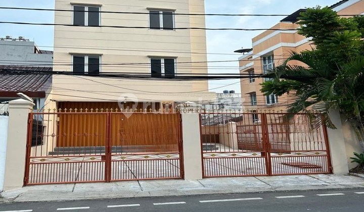 Sewa Ruko Hook 3 Lantai seluas 258m2 terenovasi Rapi Bersih di Pasar Baru Jakarta Pusat Siap Pakai 1