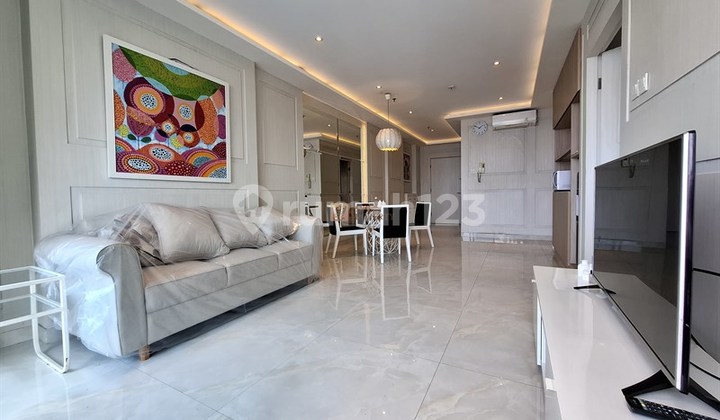 Above Central Park Mall, For Rent 3Br Condominium Central Park Residences Furnished Nice, Facilities Swimming Pool, Gym, Sky Garden Playgrounds.