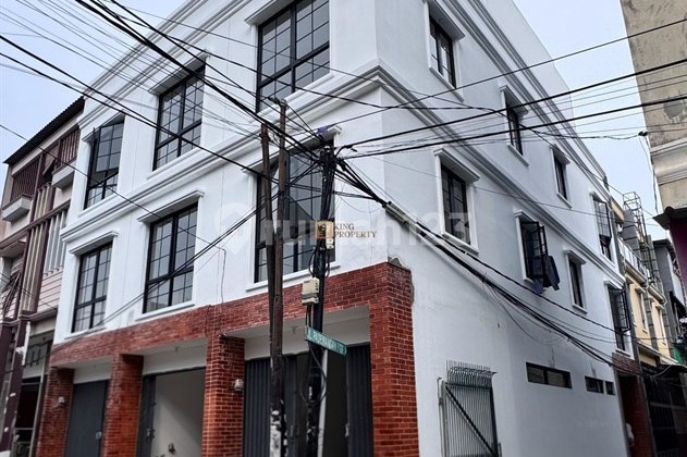 For Rent 4-Storey Shop House Unfurnished Neat Strategic Near Mangga Dua Square & Ancol, Pasar Pademangan Barat, RSUD Pademangan, Santo Leo 2 School, North Jakarta