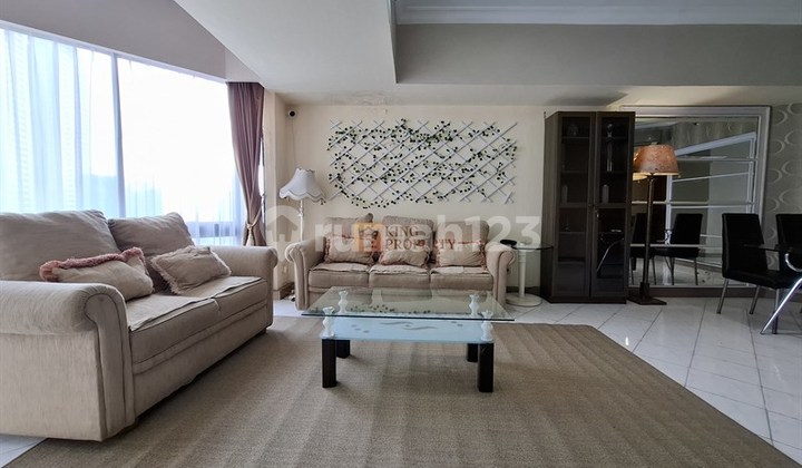 Terhubung langsung MTA Taman Anggrek Mall Hublife, Disewakan 2BR 88m2 Condominium Taman Anggrek Fully Furnished Siap Huni, Jalan Kaki Ke APL Tower dan Central Park Jakarta Barat.