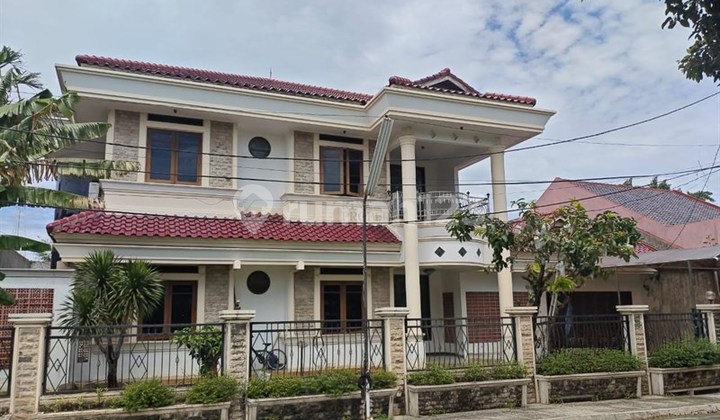 Dijual Rumah Besar 500m2 Rapi Terawat, Taman dan Carport Luas di Komplek Kopkamtib Joglo, Meruya – Jakarta Barat.