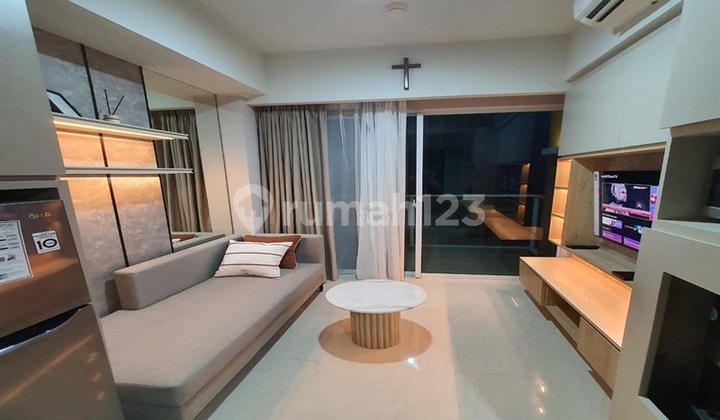 Selangkah ke Mall Green Sedayu, Dijual 3Br Green Sedayu Furnished Interior Elegant Fasilitas Kolam Renang, Kids Playground, Gym, Supermarket, Atm Center, Fitness Center.