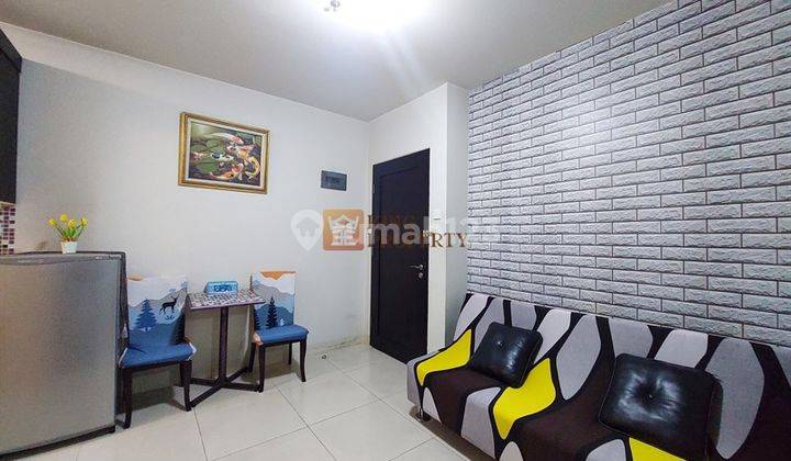 ruang tamu apartemen selangkah ke  mall thamrin