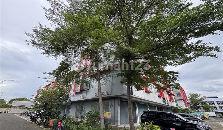 Near Daan Mogot Kalideres, Hari Hari Supermarket, Starbucks, Citra Garden, For Rent: 4-Story Hook Ruko 283M Ready to Use at City Square Business Park Kalideres, West Jakarta.