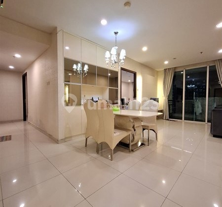 Furnished Elegant, Dijual 3 Kamar Central Park Residences, Fasilitas Kolam Renang, Kolam Renang Anak, Whirpool, Gym, Laundry, Minimarket, Diatas Mall CP dan Selangkah ke APL Tower. 2