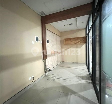 Unit Langka Disewakan Kios Connecting Unfurnished di Madison Park Akses ke Mall Central Park, Taman Anggrek, Perkantoran & Pintu Tol Fasilitas AC Central, Pintu Kaca, Kolam Renang 2