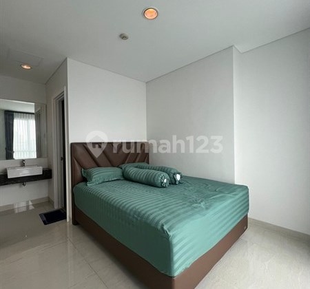 Strategis Sewa 2 Kamar Semi Furnished Bagus di Apartemen Grand Madison Fasilitas Infinite Pool, Gym, Jacuzzi Dekat ke Mall Central Park, Apl Tower, Taman Anggrek 2