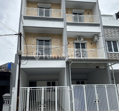 Rumah Baru 3 Lantai Siap Huni di Angsana Raya – Siap Huni, Bonus Furnish, Lokasi Super Strategis Jakarta Barat