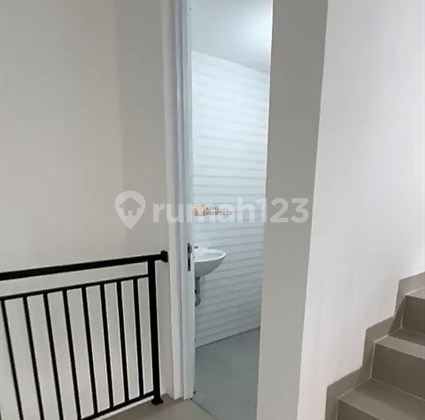 Strategic Rental 4-Floor Shop House Unfurnished Good Access to Tanjung Priok Port, Soekarno-Hatta Airport &amp; Toll Road Close to Ancol, Gunung Sahari, Mangga Dua 2