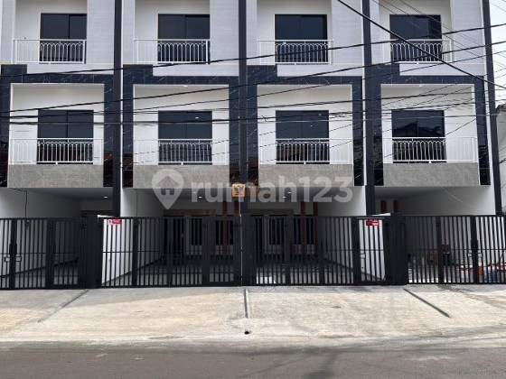 Dekat Mall Central Park & Area Kuliner Tanjung Duren Jual Rumah 3 Lantai Unfurnished Unit Baru di Tanjung Duren Barat Dengan Akses Free Iuran IPL 2 Tahun & Waterheater Dekat Ke Pintu Tol, Sekolah Internasional & Mall Taman Anggrek