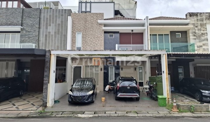 Terletak di Jalan Utama Rumah 3,5 Lantai Furnished Bagus Sudah SHM Dengan Fasilitas Kolam Renang, Lapangan Tenis Dekat Mall Puri Indah, Bandara Soekarno Hatta Perumahan Puri Mansion