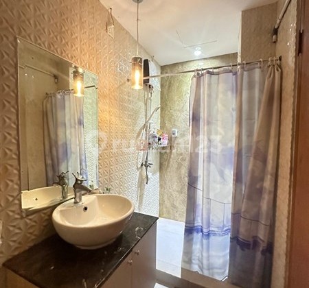 Jarang Ada Rumah 2 Lantai Furnished Bagus Strategis Pusat Kota Dengan Fasilitas Kolam Renang, Gym, Lapangan Tenis Rumah di Atas Mall Thamrin City Rumah Cosmo Park 2