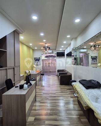 Near Toll Access, 4-Story Shop House for Rent. Unfurnished in Mangga Besar, 4 Facilities Including Water Tank, Wide Road Close to Soekarno-Hatta Airport, Tanjung Priok Port, Ancol. 2