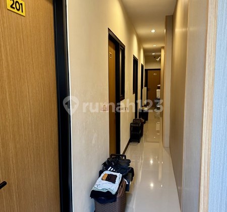 Investasi Bagus Jual Rumah Kost 5 Lantai Furnished Akses Jalan Lebar, Jumlah Kamar 20 Dekat ke Mall Gajah Mada Plaza, Grand Paragon, Ciputra & Stasiun Rumah Kost di Tambora