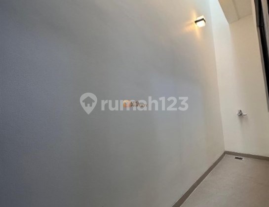 Dekat Mall Central Park & Area Kuliner Tanjung Duren Jual Rumah 3 Lantai Unfurnished Unit Baru di Tanjung Duren Barat Dengan Akses Free Iuran IPL 2 Tahun & Waterheater Dekat Ke Pintu Tol, Sekolah Internasional & Mall Taman Anggrek 2