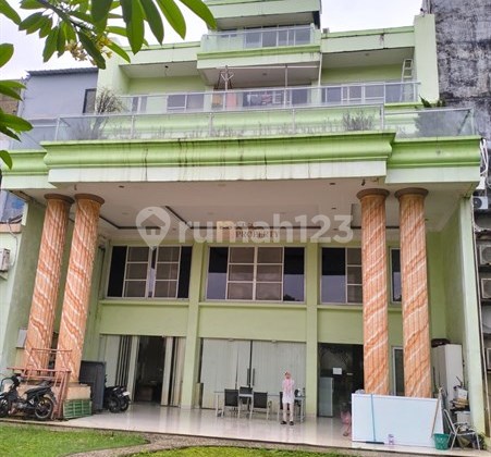 Dekat Akses Tol Jual Ruko Connecting 4 Lantai Unfurnished di Plaza Kebon Jeruk Akses Bandara & Merak, Dekat ke Mall Central Park, Taman Anggrek & Tempat Wisata