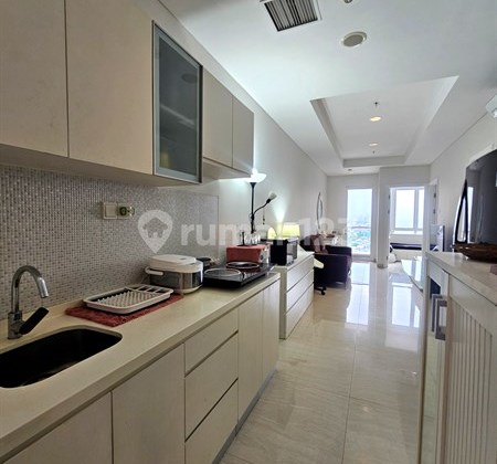 For Rent 2BR Grand Madison - Premium Residence, Near Trisakti & UNTAR Universities, Facilities include Swimming Pool, Whirlpool & Jacuzzi, Infinity Pool, Sky Garden, BBQ Area, Pool Lounge, Sauna, Gym, Location in Tanjung Duren West Jakarta. 2