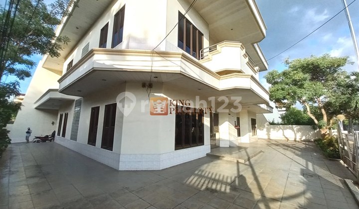 5 Menit Ke Pusat Duta Buah Kedoya, Dijual Rumah Besar Komplek Green Garden Ukuran 24x25m2, Posisi Rumah Hook Sebelah Posko Security 24 jam Cocok Untuk Tinggal Keluarga Besar Tersedia 7 kamar Tidur, Tersedia Garasi Muat 4-5 Mobil Lokasi Kedoya Jakarta Bara 2