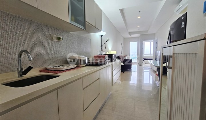 For Rent 2BR Grand Madison - Premium Residence, Near Trisakti & UNTAR Universities, Facilities include Swimming Pool, Whirlpool & Jacuzzi, Infinity Pool, Sky Garden, BBQ Area, Pool Lounge, Sauna, Gym, Location in Tanjung Duren West Jakarta.