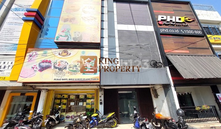 Disewakan Ruko Jembatan Lima Raya 3,5 Lantai Kondisi Unfurnish, Selesai Renovasi Siap Huni, Akses Strategis Dekat Pom Bensin & Pasar Jembatan Lima Jakarta Barat