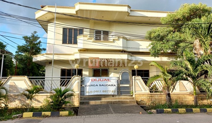 5 Menit Ke Pusat Duta Buah Kedoya, Dijual Rumah Besar Komplek Green Garden Ukuran 24x25m2, Posisi Rumah Hook Sebelah Posko Security 24 jam Cocok Untuk Tinggal Keluarga Besar Tersedia 7 kamar Tidur, Tersedia Garasi Muat 4-5 Mobil Lokasi Kedoya Jakarta Bara