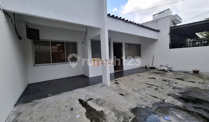 Hanya Jalan Kaki ke Mal Central Park & Universitas Ukrida, Disewakan Rumah Tanjung Duren Timur 5 Kamar Unfurnish Cocok untuk Tempat Tinggal di Tanjung Duren Jakarta Barat