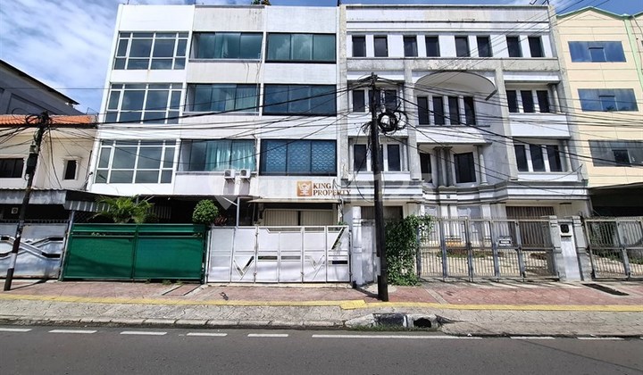 Ruko Strategis di Pinggir Jalan Utama, Disewa Ruko Tanjung Selor 4,5 Lantai Belakang Itc Roxy Unfurnish Cocok untuk Office & Klinik Jakarta Barat