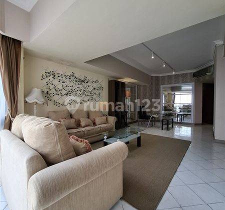 ruang tamu interior classic, fasilitas swimming pool,