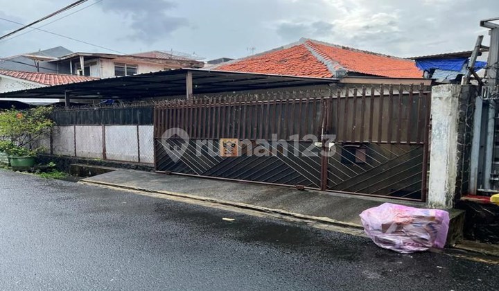 Comfortable & Strategic Residence, Minimalist House for Sale on Jl Kartini Central Jakarta, House Location Near ITC Mangga Dua & Mangga Dua Square Premium Shopping Center