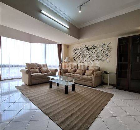 ruang tamu interior classic, fasilitas swimming pool,