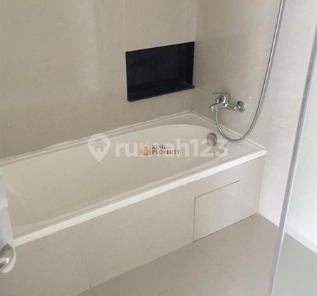 Dekat Dengan Pasar Laris Palm Paradise, Bangunan Baru Dijual Rumah Hook 14x18m² di Taman Surya Jakarta Barat Bebas Banjir