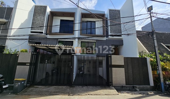 Desain Modern dan Kontemporer Dijual Rumah Baru 2,5 Lantai di Komplek Kavling Polri Jelambar , Dekat Mall Ciputra, Royal Taruma, Central Park & Taman Anggrek Pasar Jelambar, Sekolah BPK Penabur Grogol Jakarta Barat  2