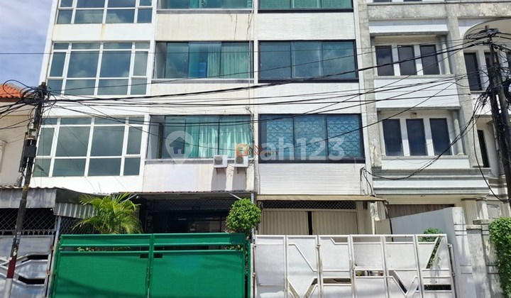 Strategic Shop House on the Edge of Main Road, For Rent: Tanjung Selor 4.5-Story Shop House Behind ITC Roxy, Unfurnished, Suitable for Office & Clinic, West Jakarta. 2