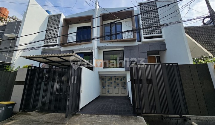 Desain Modern dan Kontemporer Dijual Rumah Baru 2,5 Lantai di Jelambar Kavling Polri, Dekat Mall Ciputra, Royal Taruma, Pasar Jelambar, Sekolah BPK Penabur Grogol Jakarta Barat   1