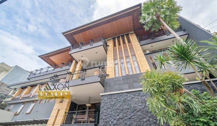 Rumah Megah Siap Huni Desain Modern di Setra Duta, Bandung 1