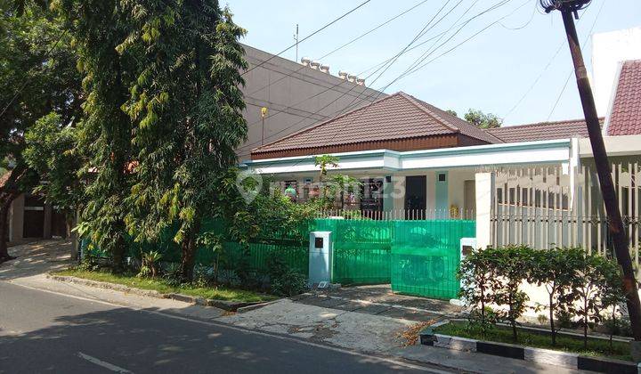 Rumah Bagus Dan Terawat Lokasi Strategis Di Tengah Kota, Bangunan Bergaya Arsitektur Belanda Di Sayap Jl. Martadinata, Kota Bandung 1