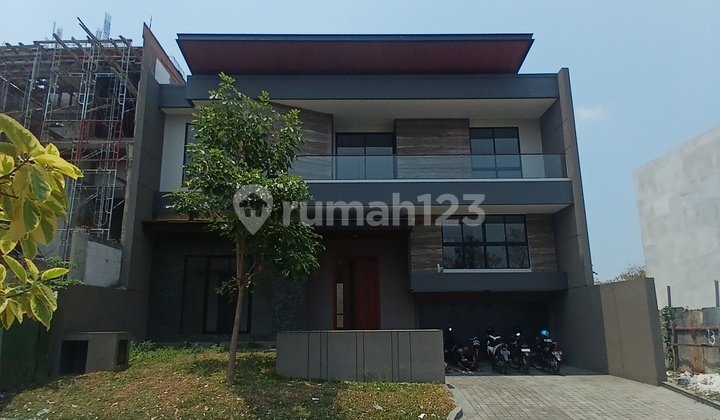 Baru Minimalis Split Level Pakuwon Indah