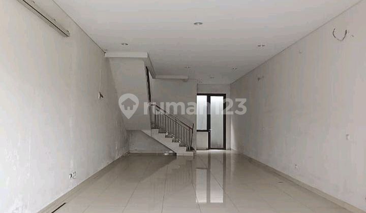 For Rent: 3-Story Shop House in Terusan Jakarta Area
