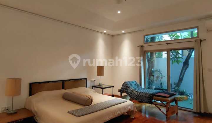 For Rent / Disewakan -Senayan,Senopati Kebayoran Baru @Rumah Full Renovasi I di Lokasi Premium Scbd (Pet Friendly) 2