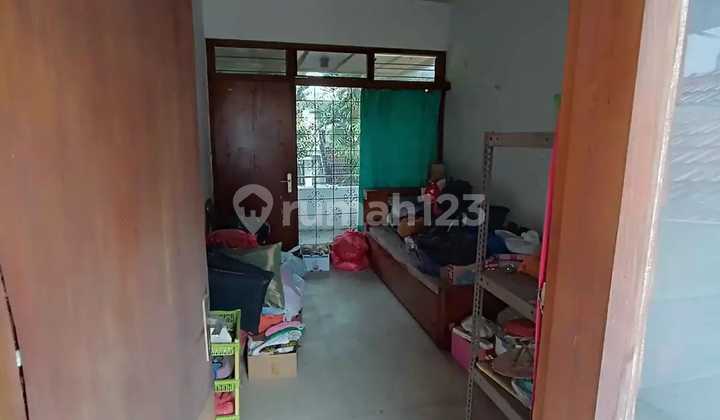 Ready-to-Occupy House in Ketintang - Premium Location 2