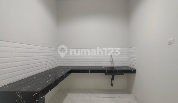 Gayung Kebonsari House Near Ahmad Yani Toll Road Ready to Live In Minimalist 2
