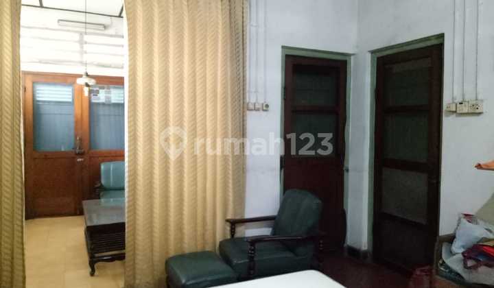 Mom! Strategically Located House Zero Tambaksari Road Surabaya 2