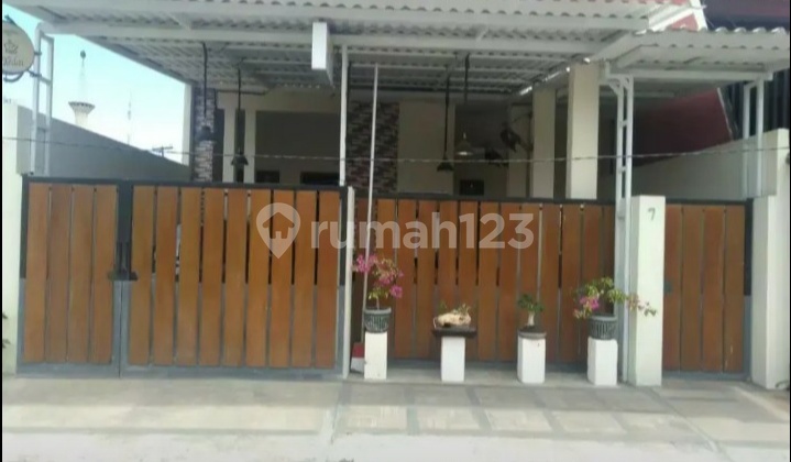 House and Boarding at Magersari Suitable for Residence or Business Near Sidoarjo Toll Gate House and Boarding at Magersari Suitable for Residence or Business Near Sidoarjo Toll Gate