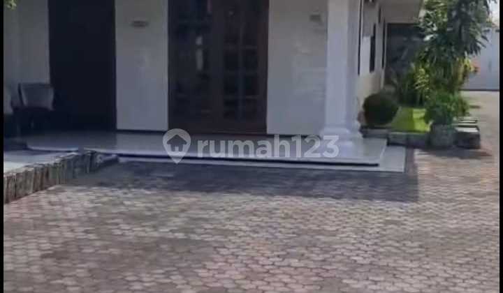 Strategic House in West Petemon - Suitable for Business/Home Industry 2