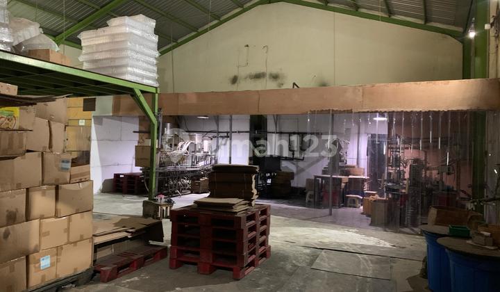 Ex Cotton Oil Warehouse in Central Kedungcowek Ready to Negotiate