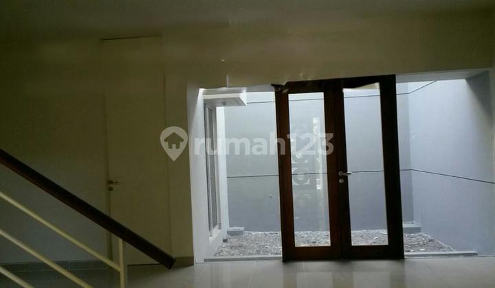 House in Babatan Beach Complex Near Kenjeran Pakuwon City House in Babatan Beach Complex Near Kenjeran Pakuwon City