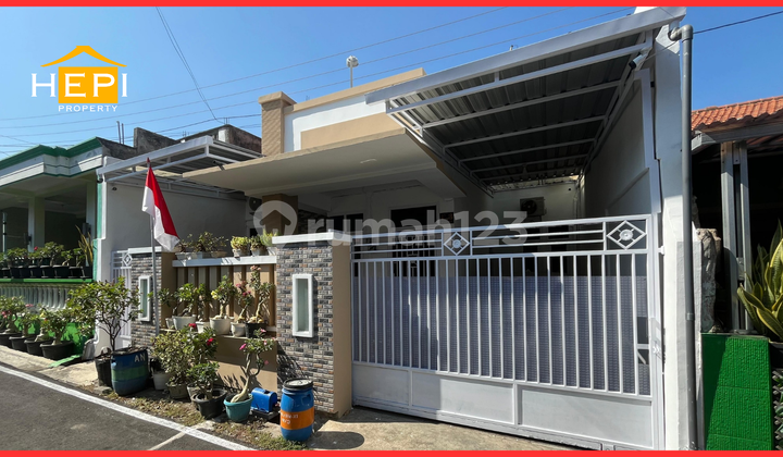 2 Story House with 5 Bedrooms! Location Near Unimus Campus. 1